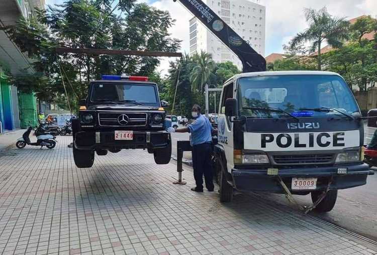 柬埔寨国家警察总署总监涅沙文将军命令陆路交通警察吊走冒充警车的