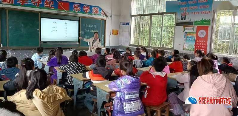 阳光|隆回县七江镇中心校在农科所完全小学片区举办课堂教学改革阳光教学展评活动