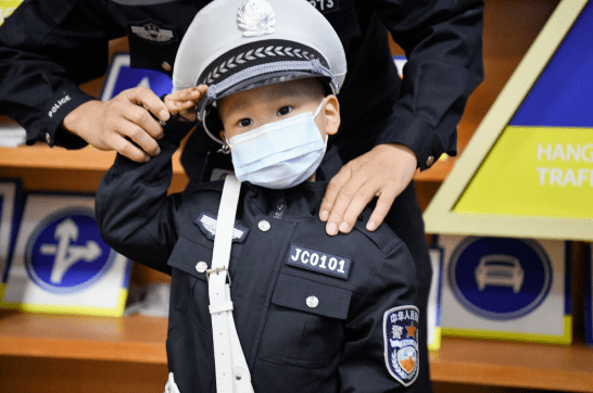 孩子|“长大后我想成为你” 杭州交警帮5岁小穆穆圆梦！