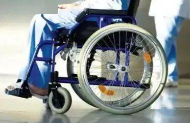 化学品|妙龄少女突然无法站立，母亲哭诉：“笑气”把我女儿毁了！