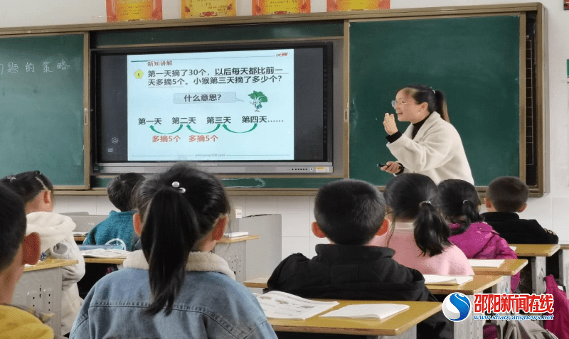 成长|新宁县金石镇明德小学开展中青年数学教师教学比武活动