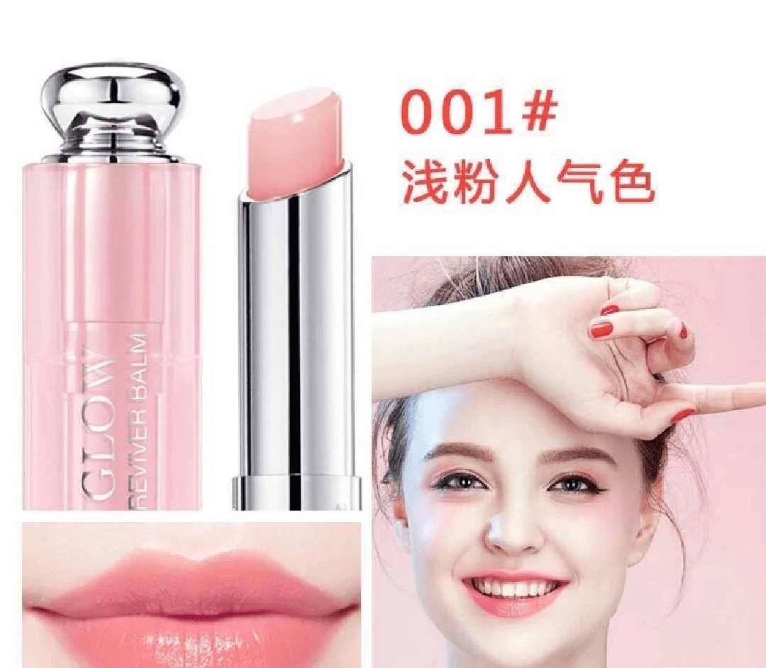 双唇“看着自己的嘴唇，好想咬一口啊！”