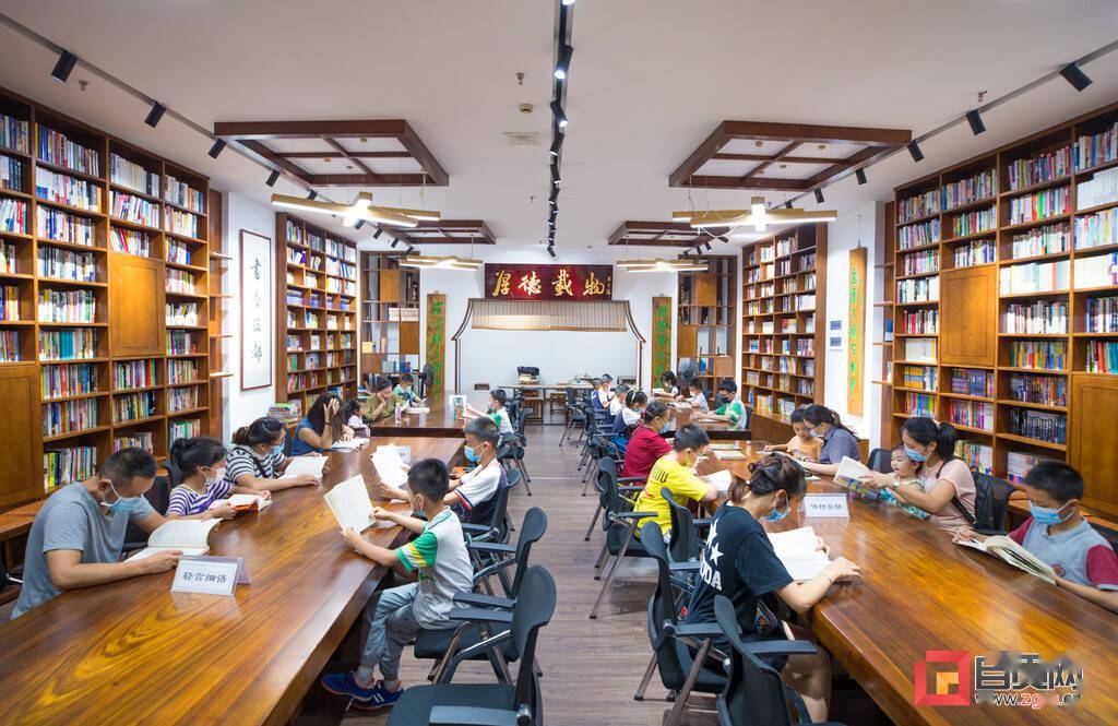 千年盐都蕴书香我市公益图书馆读书会人气旺