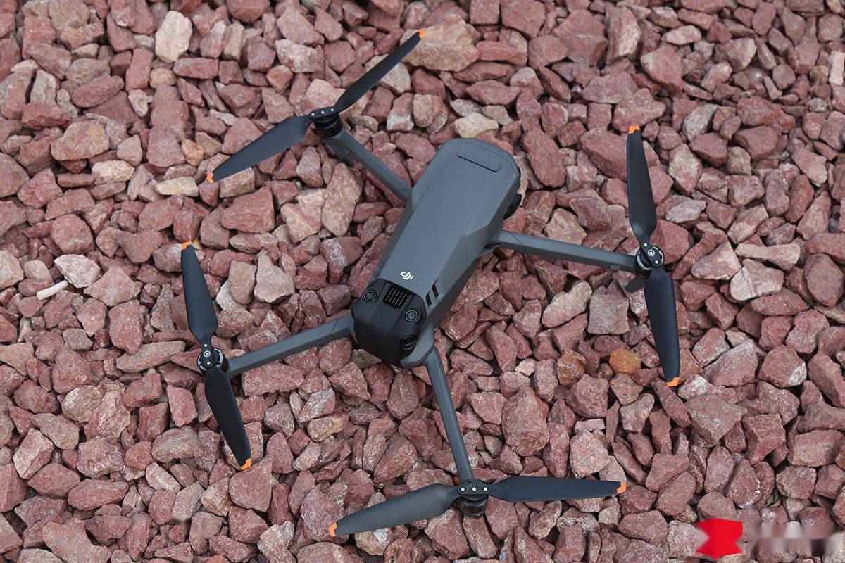 视频|DJI Mavic 3 体验：4/3 英寸哈苏相机，最强消费级无人机来了？