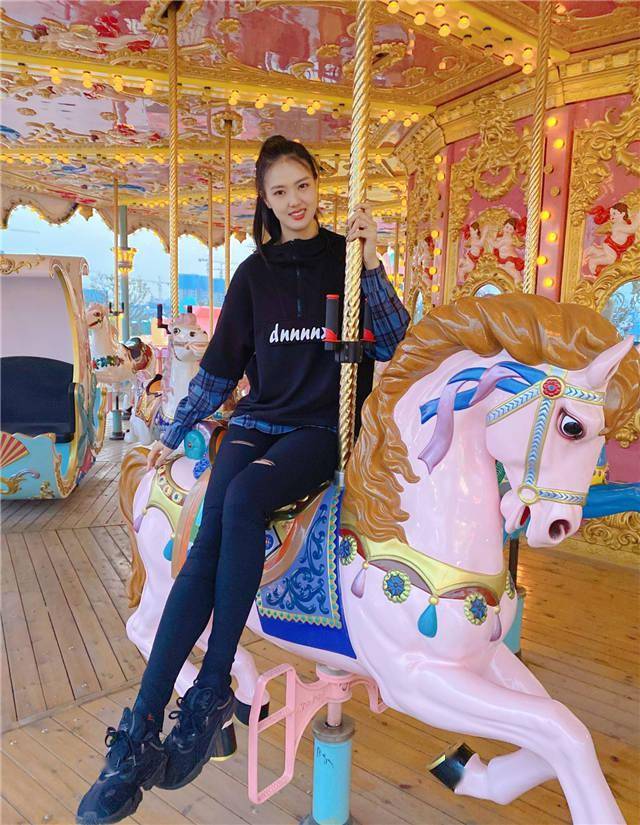 小伙子|吴冠希教张常宁打篮球！老公炫耀女排头号美女背影：媳妇腿长1米2