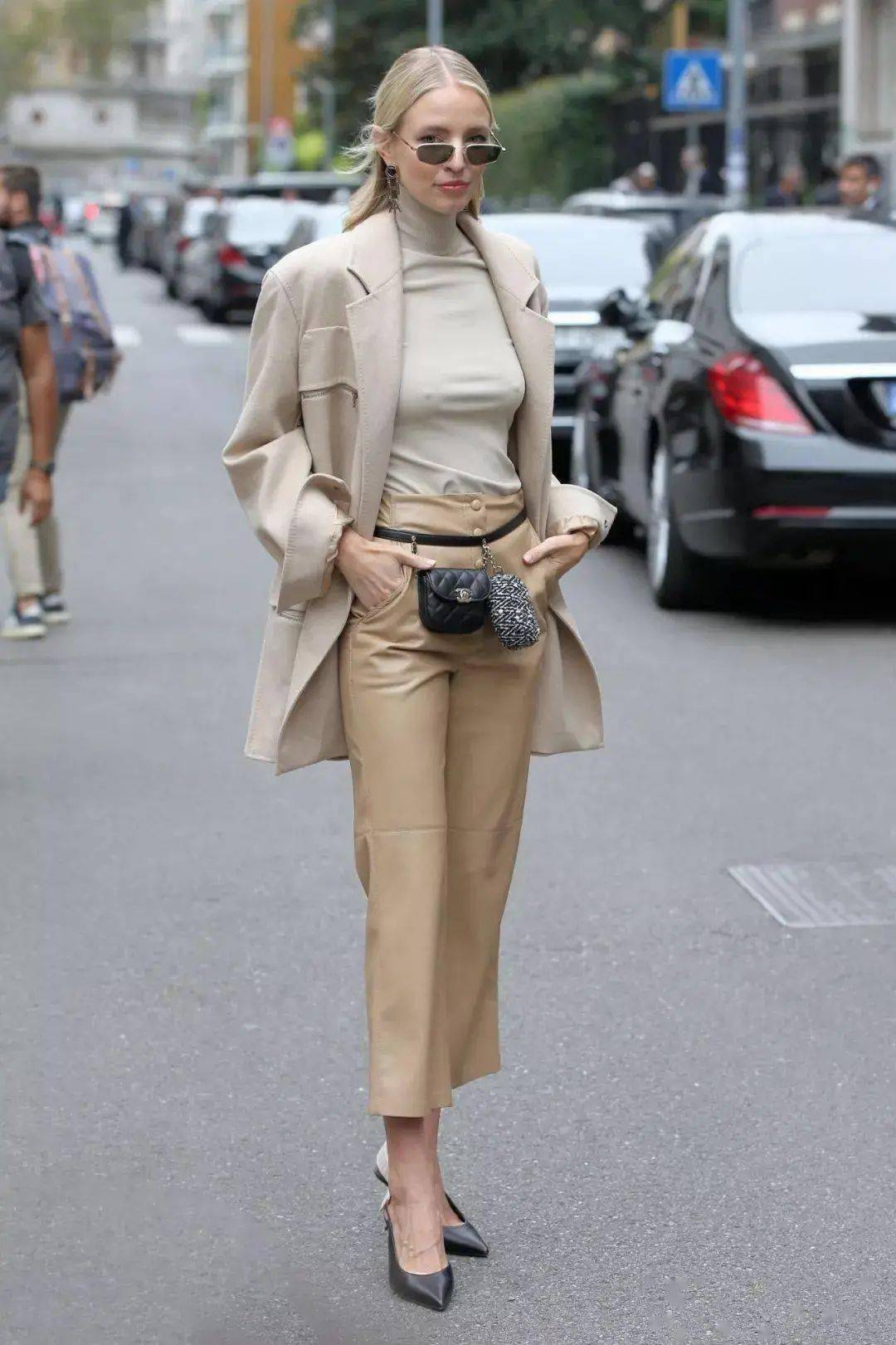 黑色 别穿阔腿裤了！今冬这4条裤子最流行，时髦显瘦，怎么搭都好看！