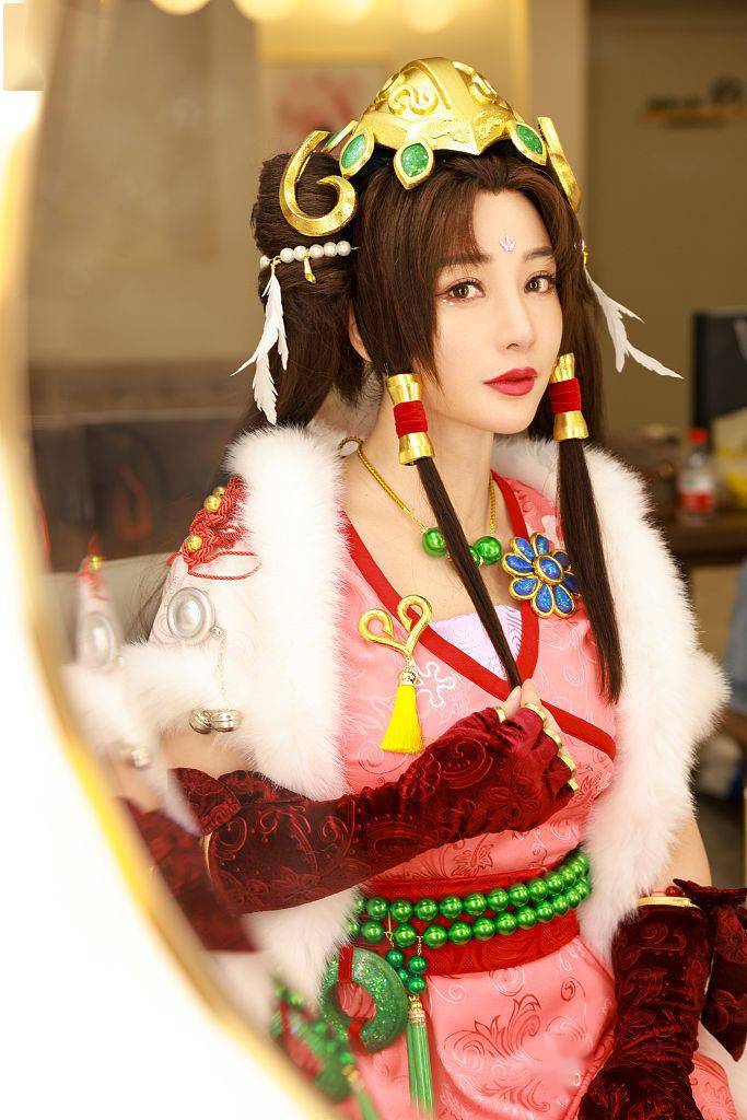 古风柳岩新造型惊艳变身俏千金 明艳妩媚灵动诠释美人如画