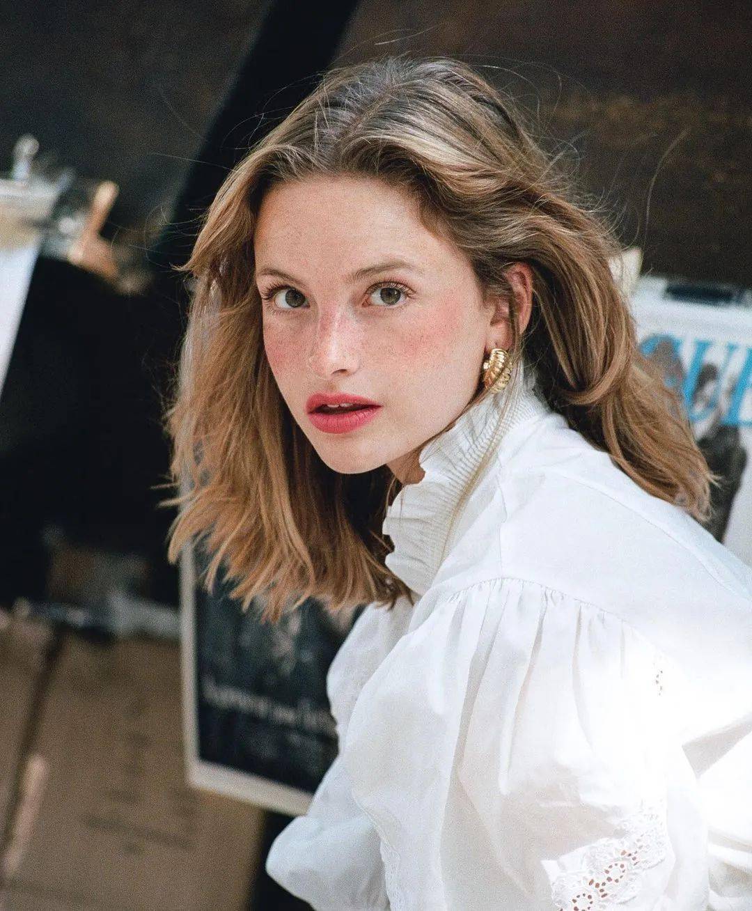 这位法国小姐姐简直日常照穿搭天花板