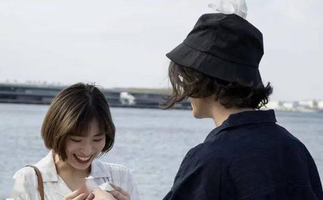 直播间|赵丽颖秒变小迷妹，这个男人不简单啊