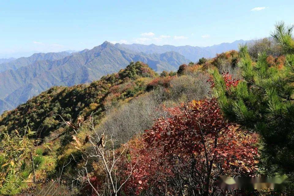石镜峪位于户县蒋村镇曹村,紧靠清凉山景区西南,离环山路1公里,石镜峪