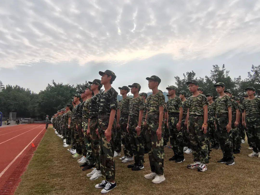 炽热青春百炼成钢封开县封川中学2021级高一新生展军训风采