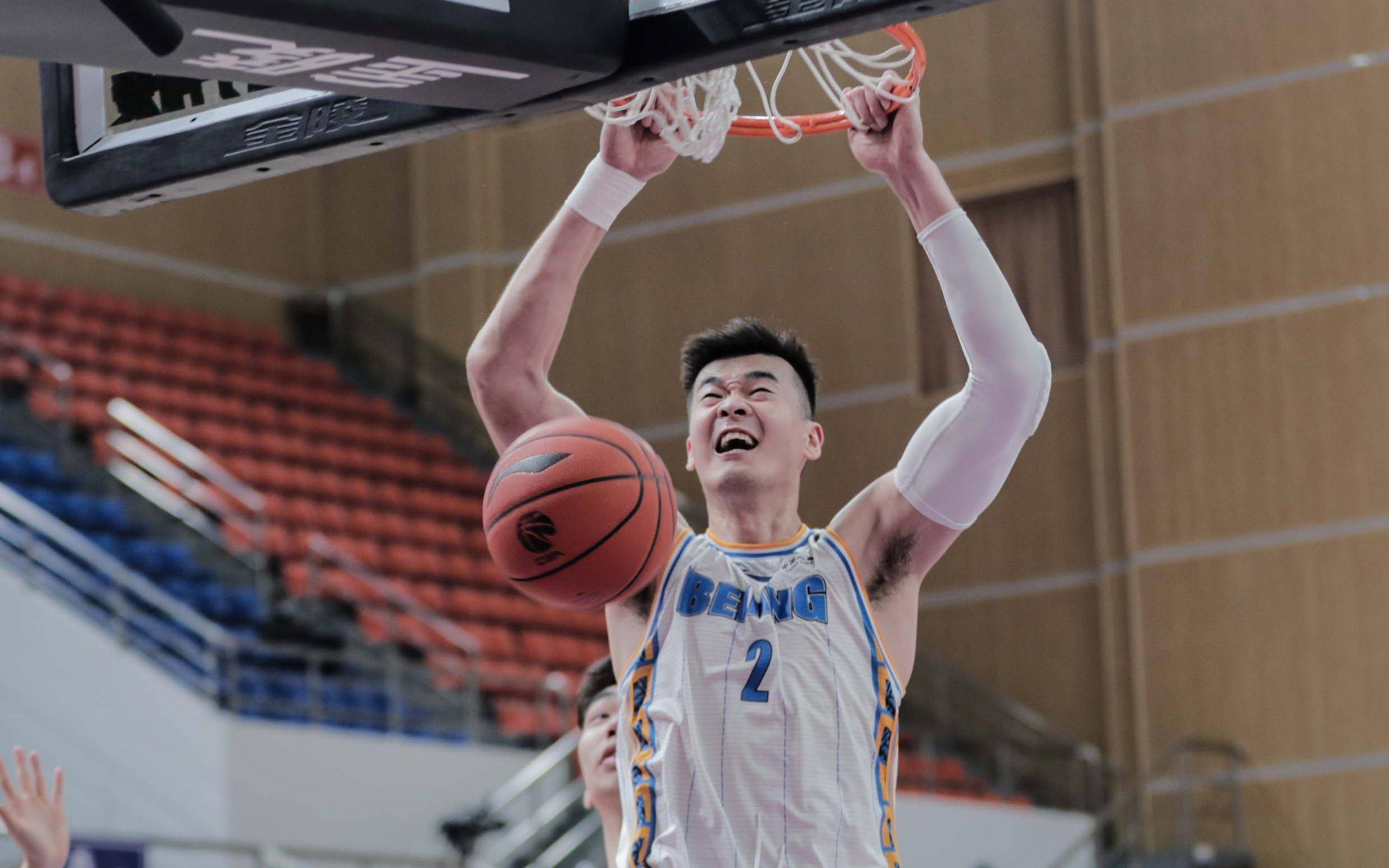 首钢先赢广东再克浙江,李慕豪吃止疼药出战砍27 12