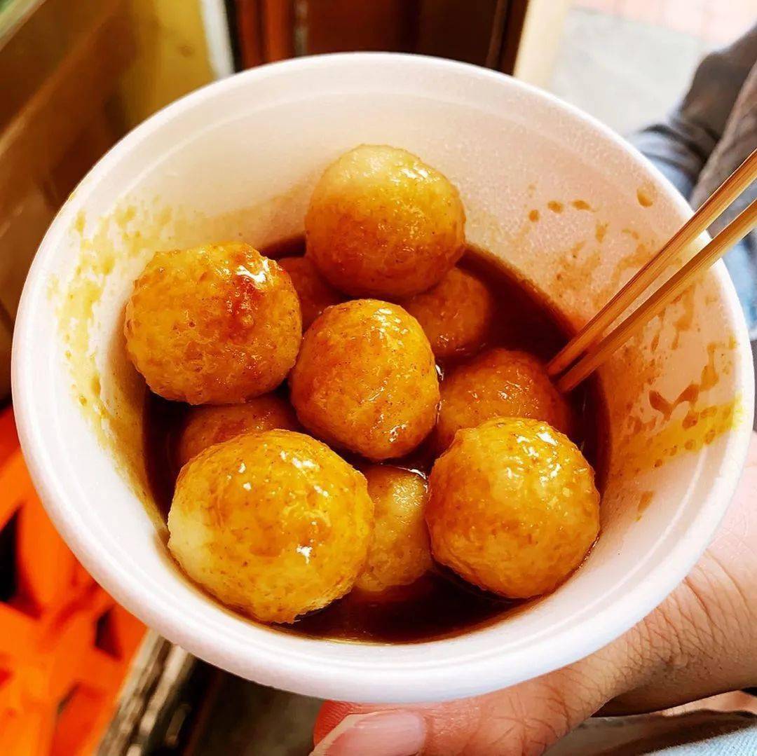 澳门官也街必吃 7 间攻略,水蟹粥,猪扒包,木糠布丁等地道风味都在这.