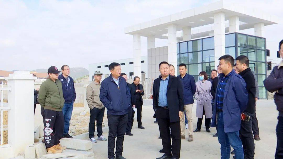 当天,郑绍峰,徐光信一行先后深入贵州新跃达机械有限公司,贵州康华