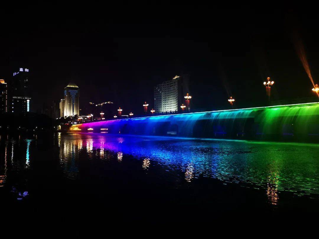 南湖公園,娛樂休閒的好去處!在這裡,你可以湖中泛舟,沿湖散步~_中草藥