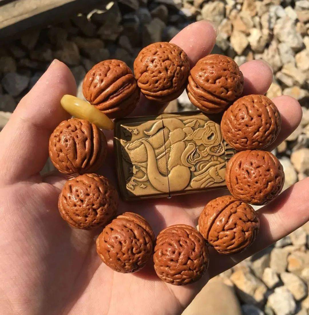 普通桃核手串盘10年后到底有多美