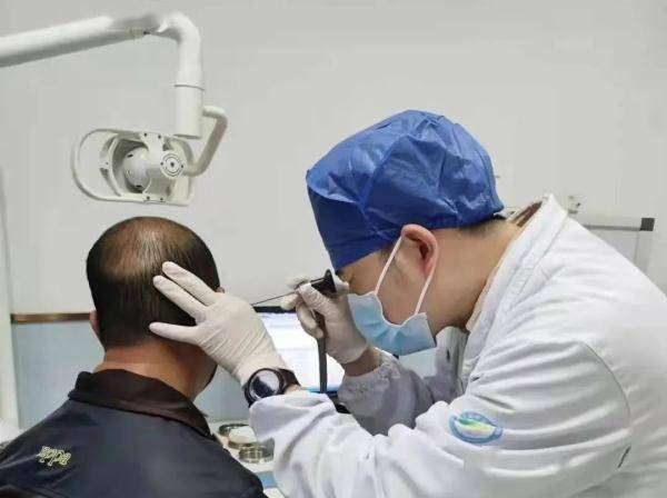 男子|杭州一男子爱掏耳朵，耳朵竟“发霉”了？这些习惯可能你也有