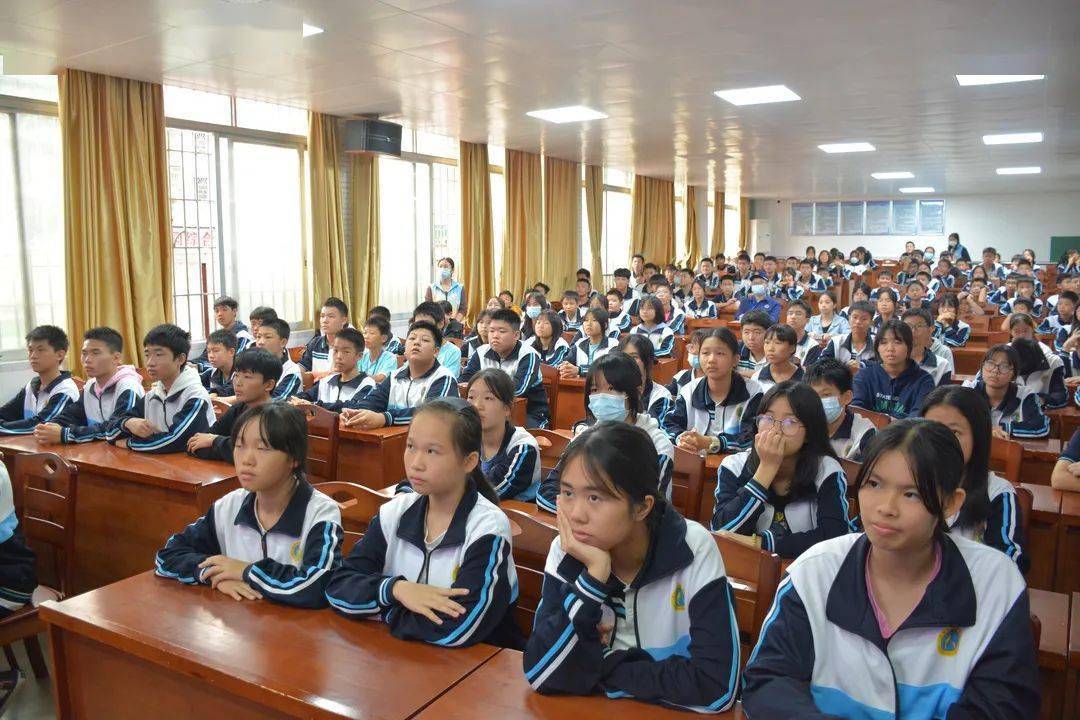 英德市英城街中学英德市第四小学进一步提高学校师生的消防安全意识和