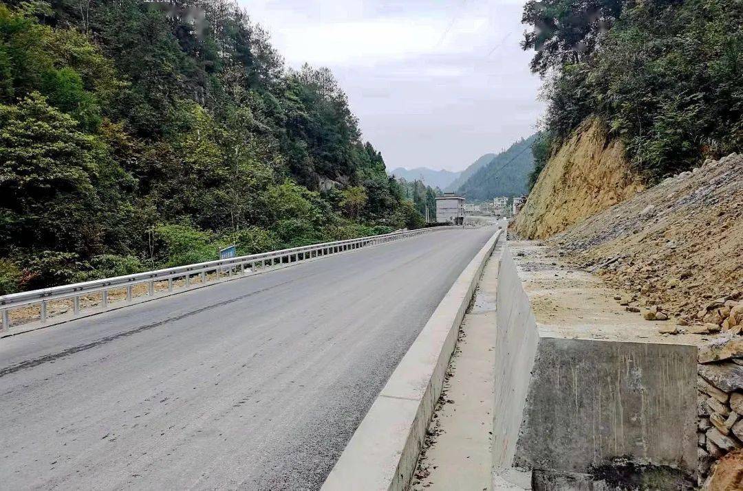 中铁十七局集团来咸对接高效推进我县普通公路建养一体化项目