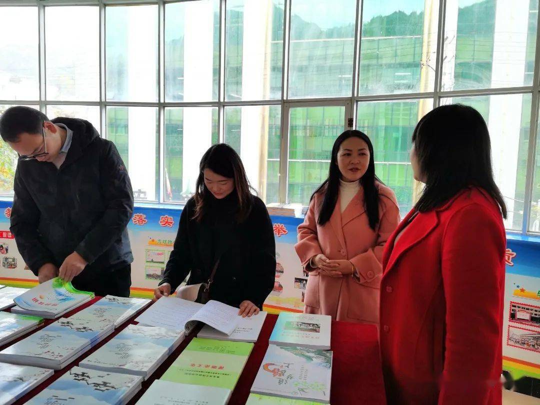 镇安县第三小学与米粮镇界河小学开展教研活动_教学