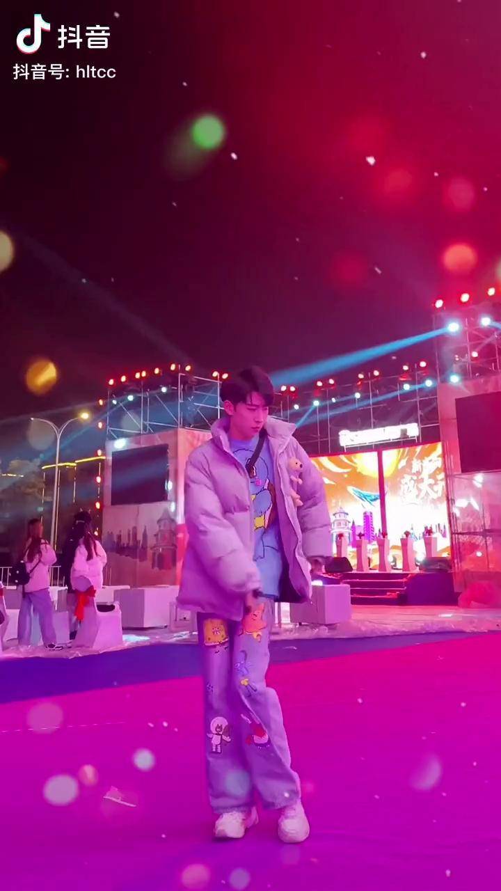 蹦迪业余选手前来参赛凤舞九天凤舞九天dj凤舞九天舞蹈大赛