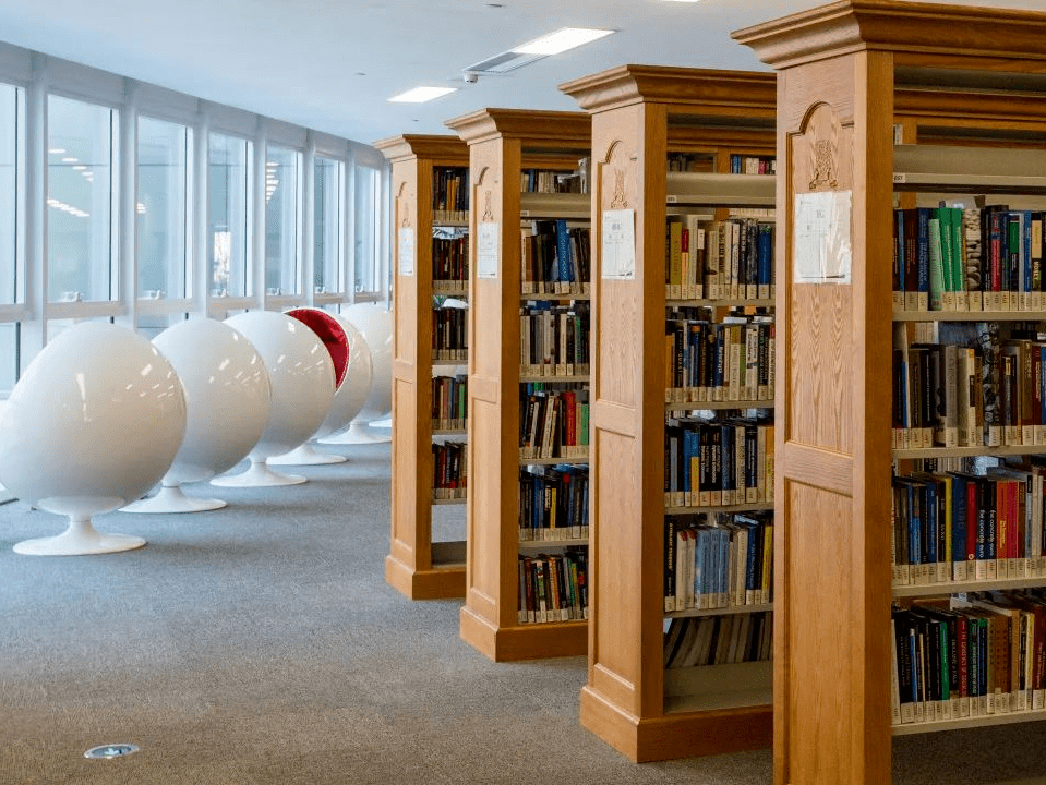 美到舍不得公开的图书馆总有一种椅子能让你舒服阅读