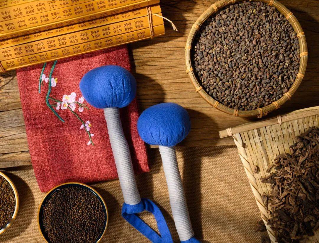 74火爆明星圈的养生锤传统草本内芯手工打造通筋活络锤走酸痛疲惫