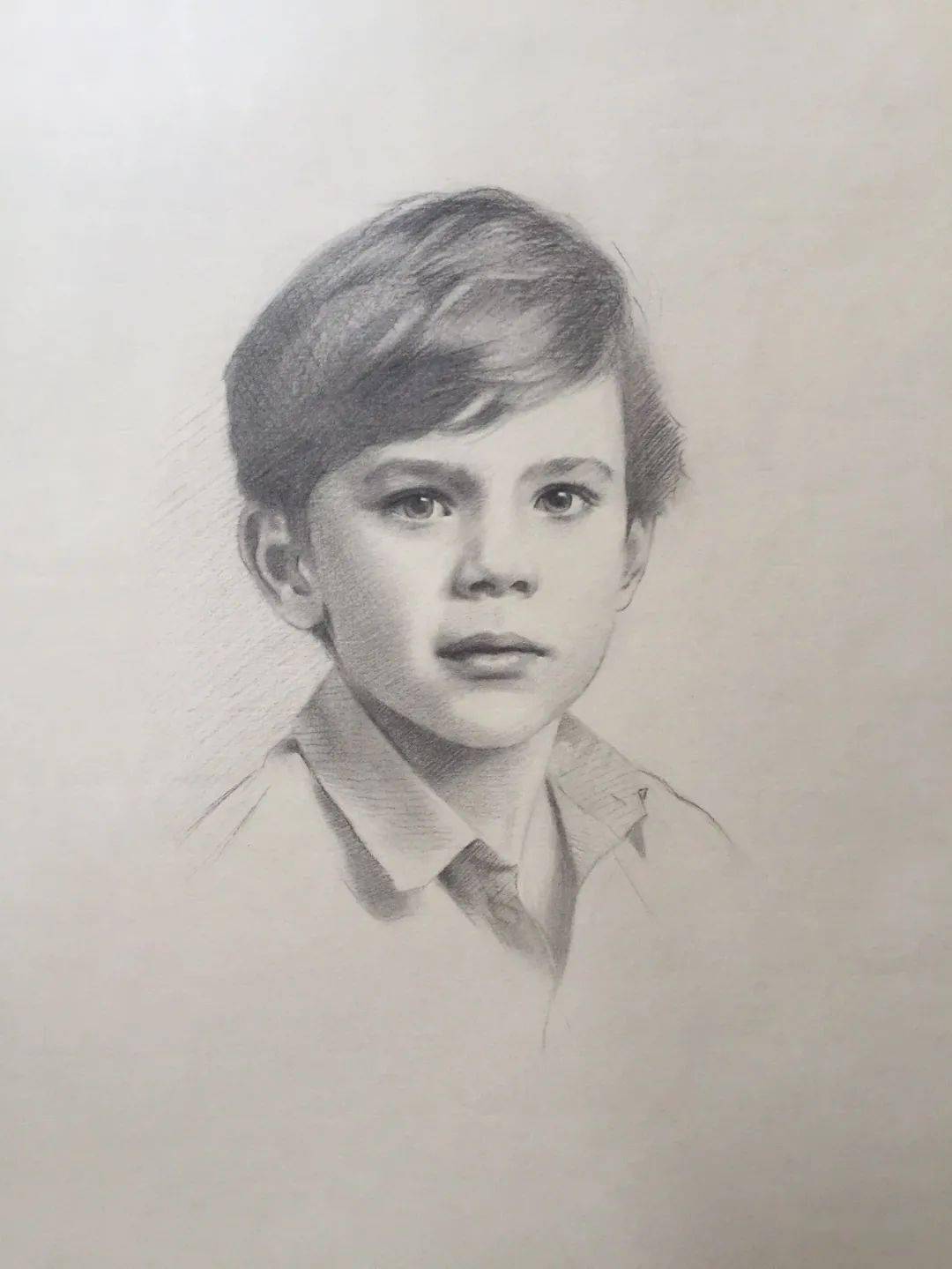 她的儿童肖像素描,都有着一双迷人的眼睛_abel