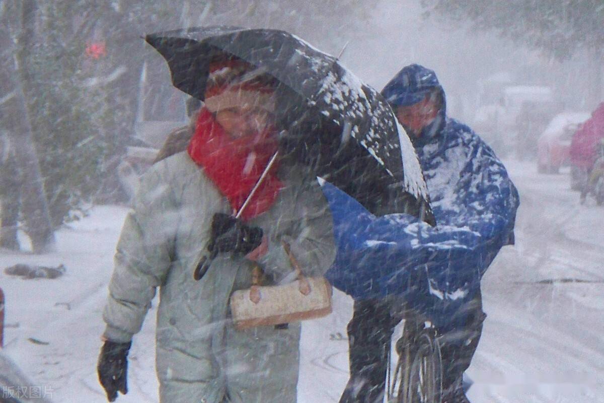 "意思是进入数九寒天有降雪就开始冷,那么,出九的时候天气就不冷了.