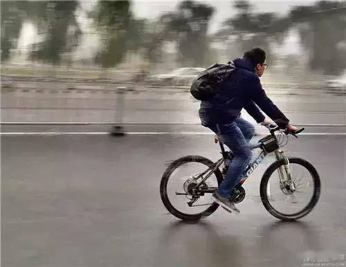 设备要单反何用？手机照样拍出自行车大片！