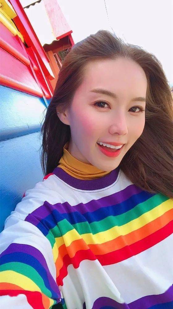 与男友田恩沛于2014年成婚后,两人先后迎来了儿子aj,女儿alexa的降生.