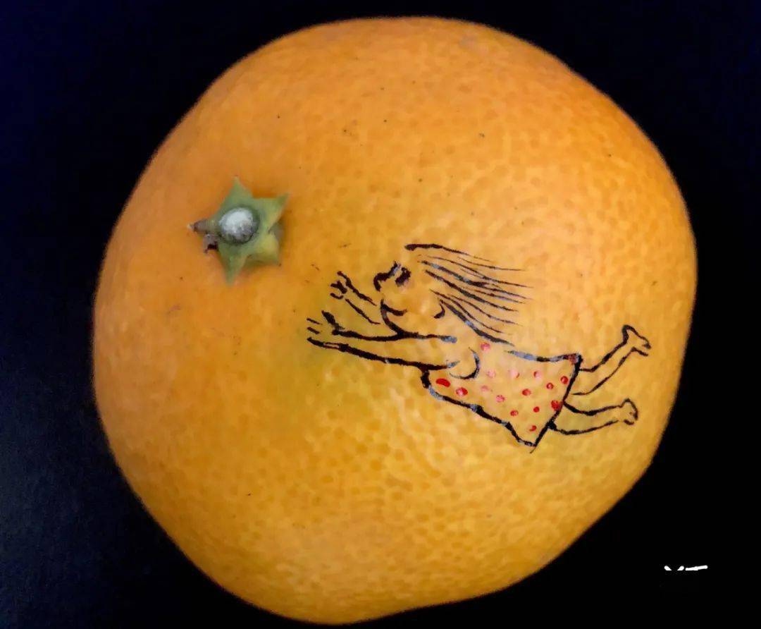 见过在橙子上画漫画的么