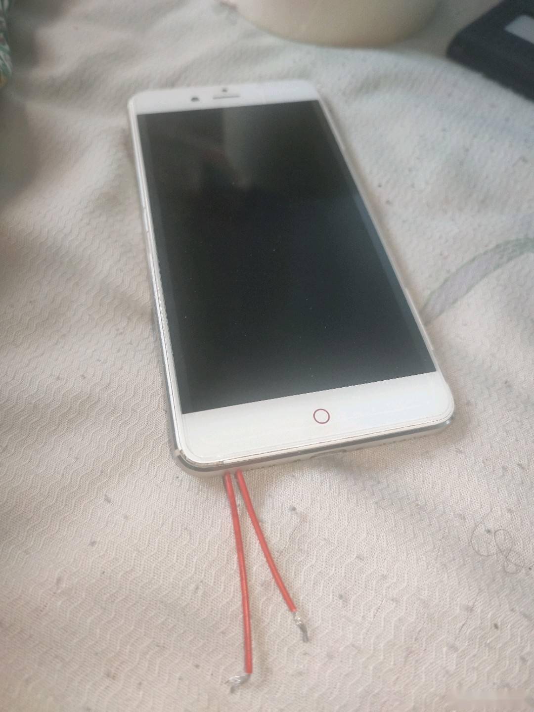 手机改电池有什么影响 34bb4abed6a0420ab06ee7104585964e.jpeg