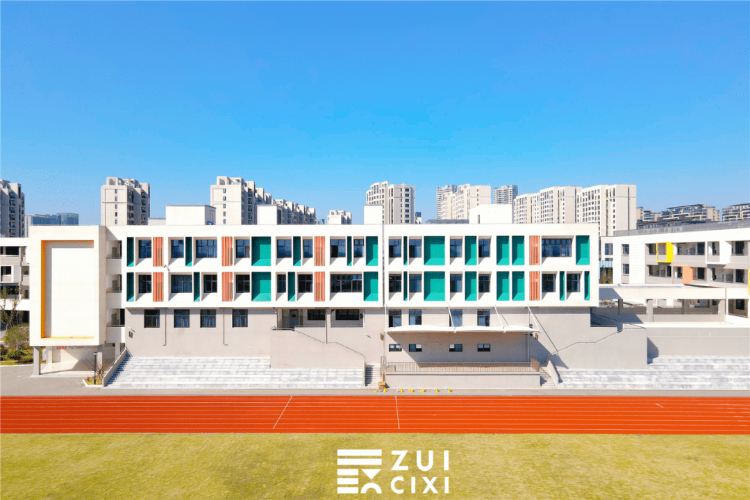1这里,是「明月书院」cixi mingyue academy沿着胜陆高架由北往南行驶