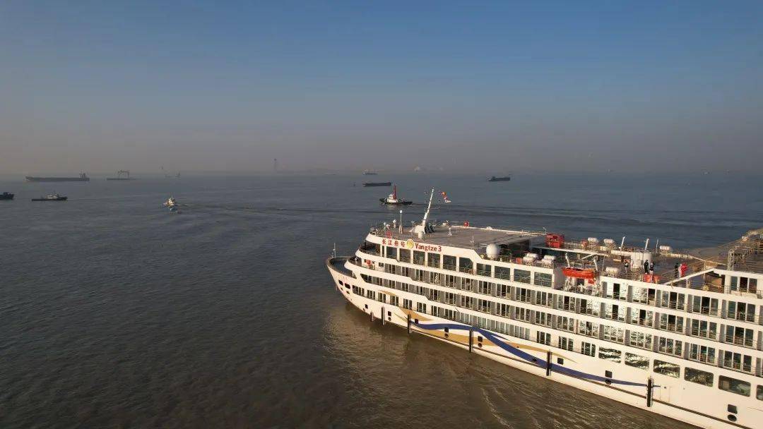 南通海事局精心维护新造游轮长江叁号试航作业
