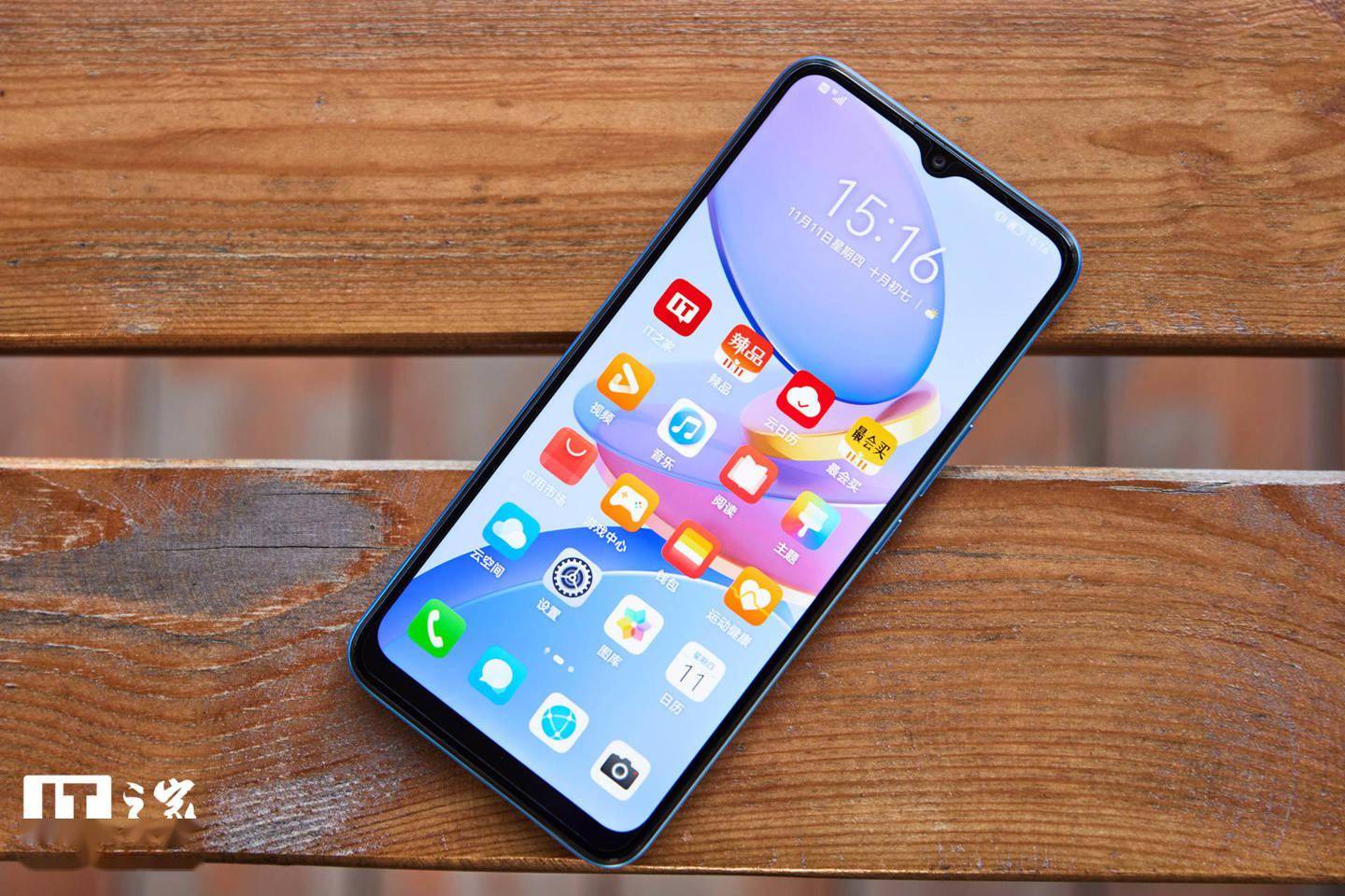 联通 U-MAGIC 优畅享 30e 5G 手机上手：做工扎实的千元机选手