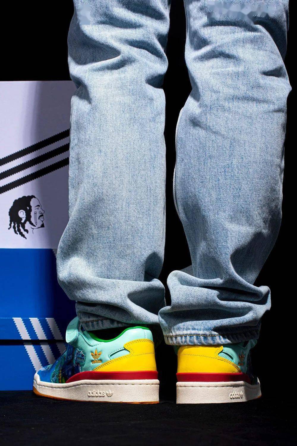 Kerwin 社交牛 X 症专属！今年阿迪最怪联名鞋定价看傻了！网友：上脚不挺帅吗？！