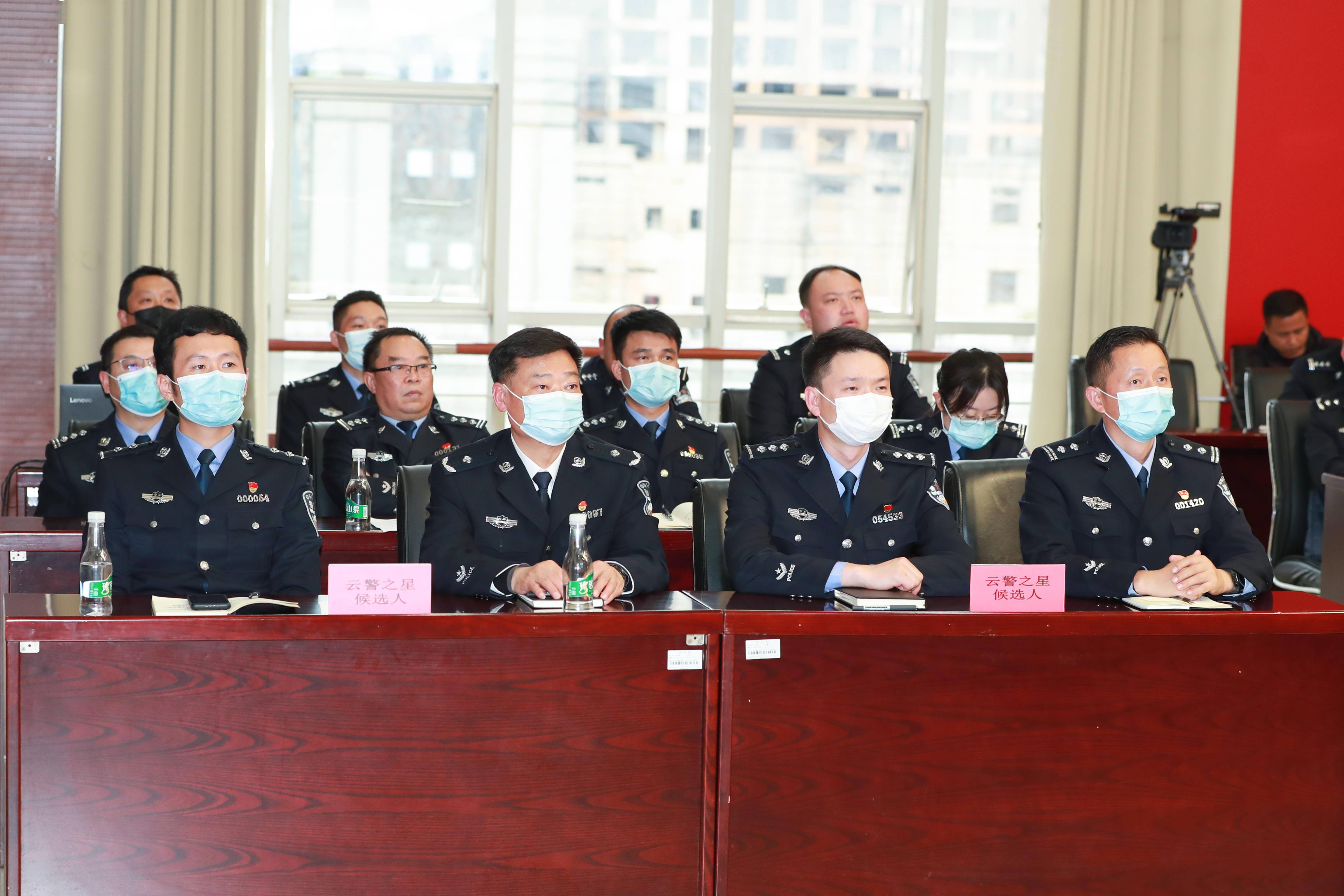 云南省公安厅交警总队高支队昆武大队民警 邓云井云南省公安厅民用