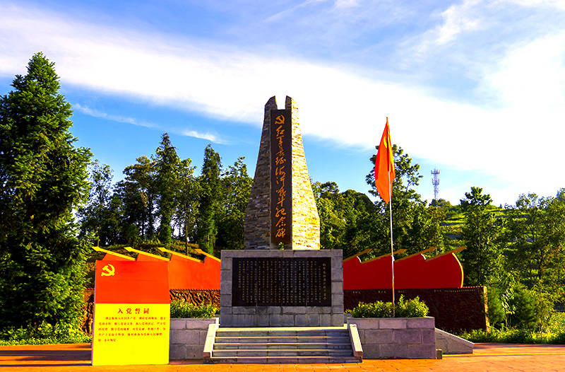 兴仁市城北街道办事处供图)安龙县兴隆中学党员教师在安龙县革命历史