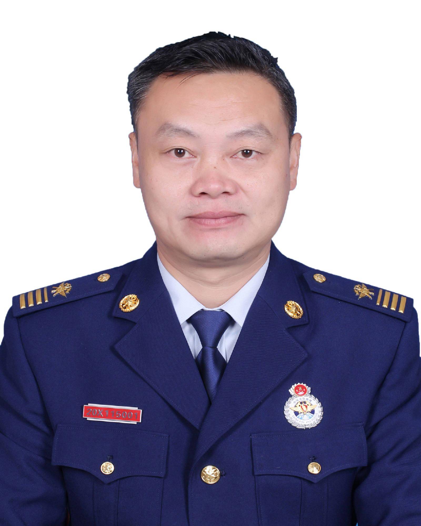 点击了解>>苏胜苏胜,1994年12月加入消防救援队伍,一级消防长消防衔