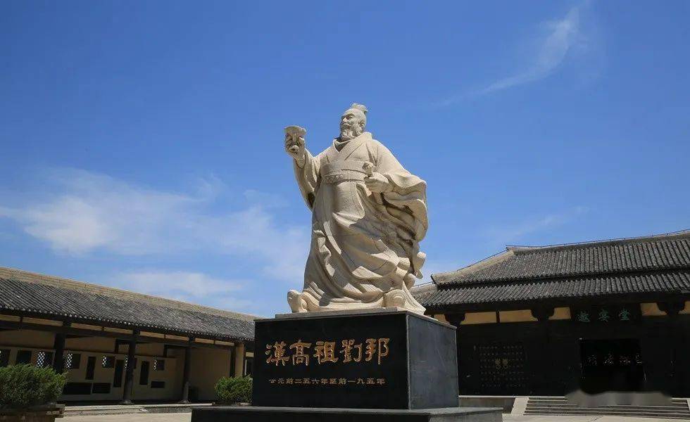 汉筑,炭雕,沛公酒,高祖酒,樊家狗肉,大风歌剪纸,红喜蛋等旅游商品