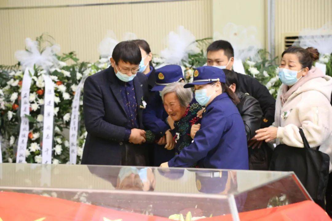 含泪送英雄陈建军同志遗体告别仪式在蒙城举行