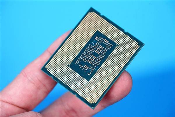 同样12核心 intel i7-12700直追amd锐龙9 5900x!还便宜1000