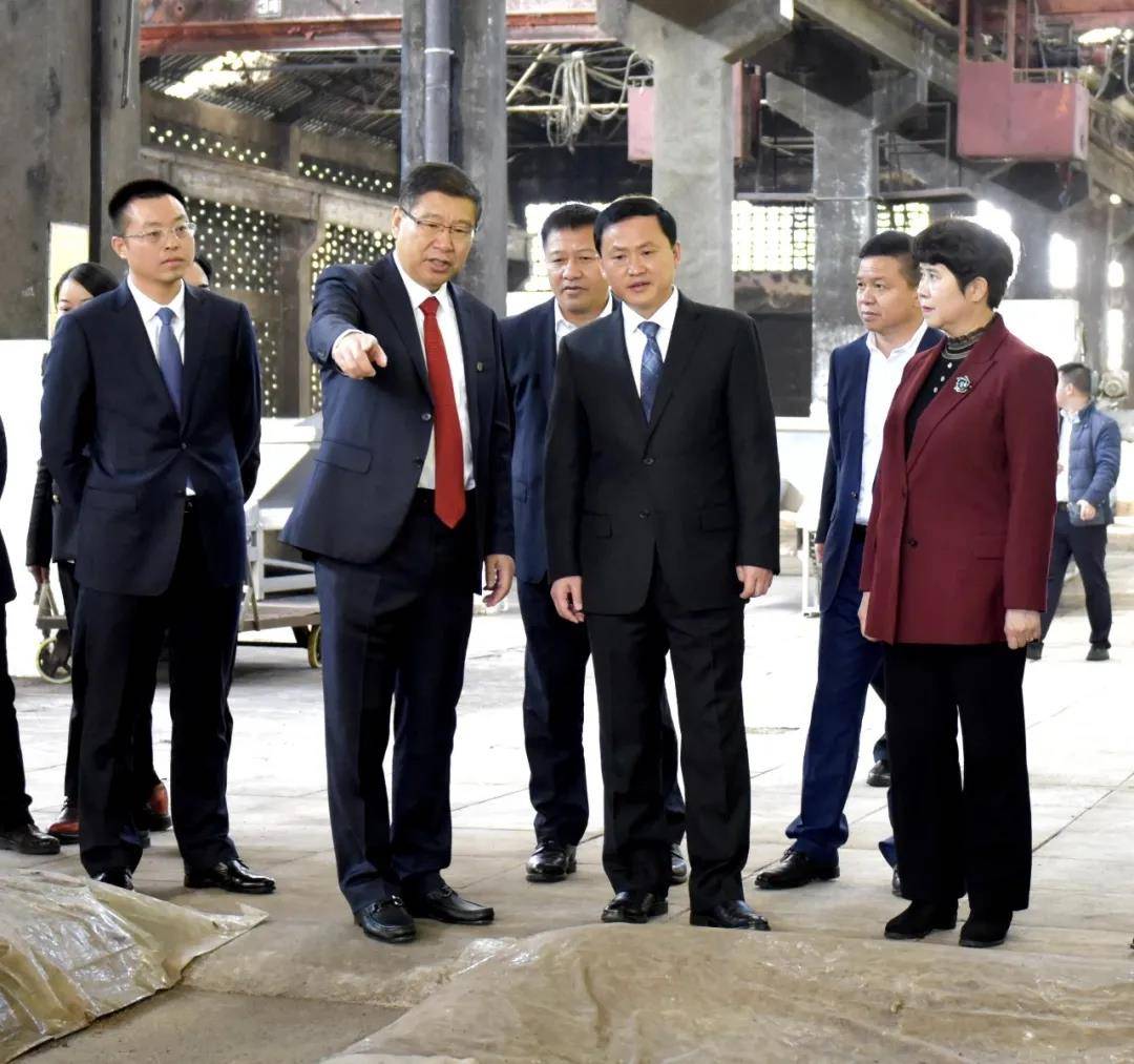 杨廷栋,朱伟表示,黔东南具有浓厚的酒文化,镇远县是中国近代民族工业