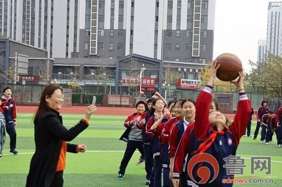 临沂第八中学举行趣味运动会