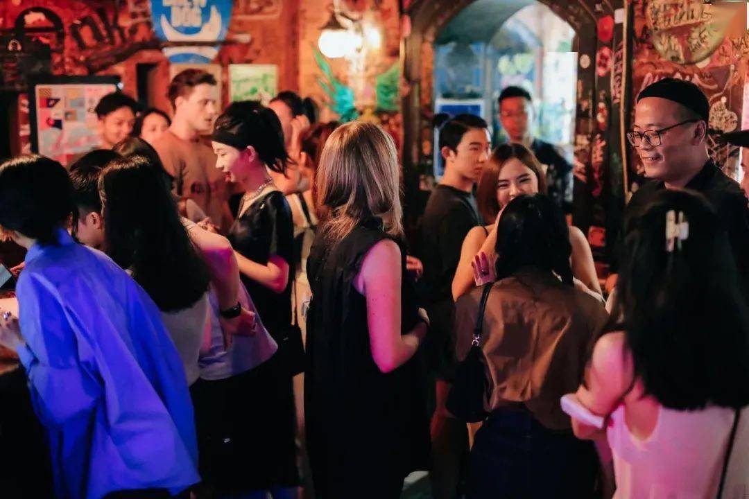 这届潮人要入地