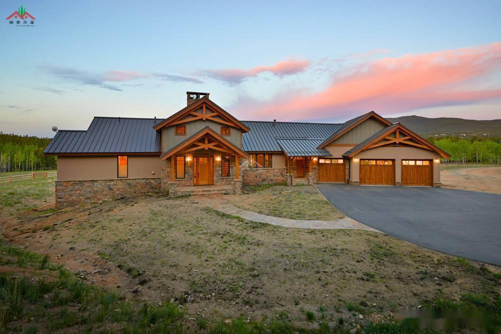 城市套路深还是回乡下农场建造一栋牧场风格的两层木别墅养老算了