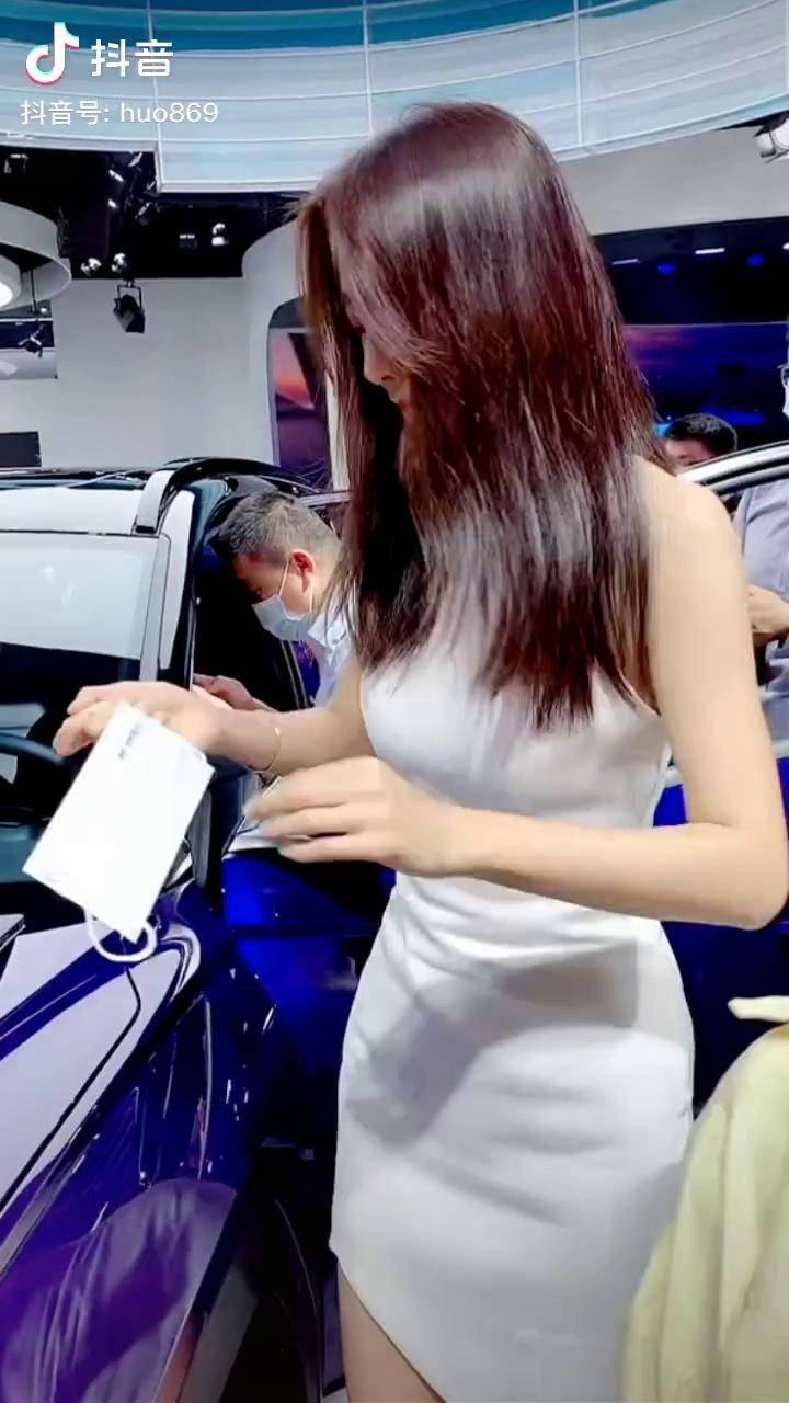 戴好口罩上班最美车模苏宁神仙颜值车展现场美女车模小姐姐女神