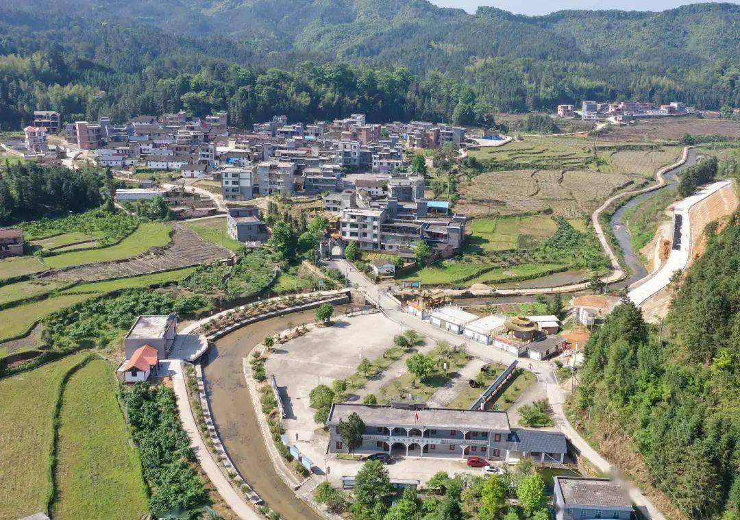 【多彩清远】蒙洞村:落后山村变身aaa景区_连山