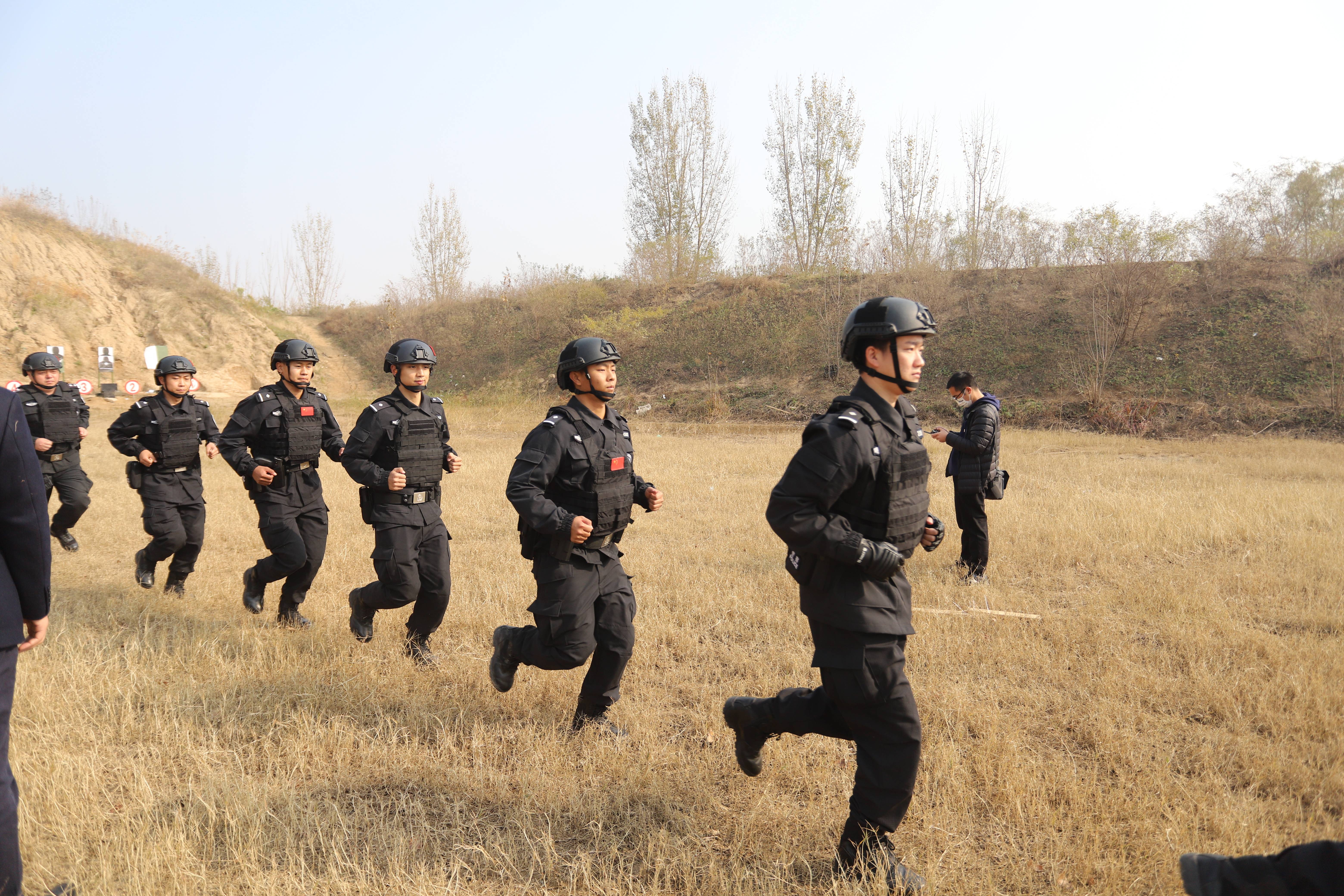 真枪实弹!郑州特警支队黄河滩靶场大练兵